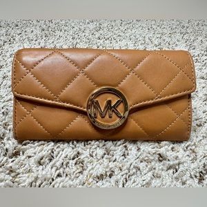 Michael Kors Lether Wallet